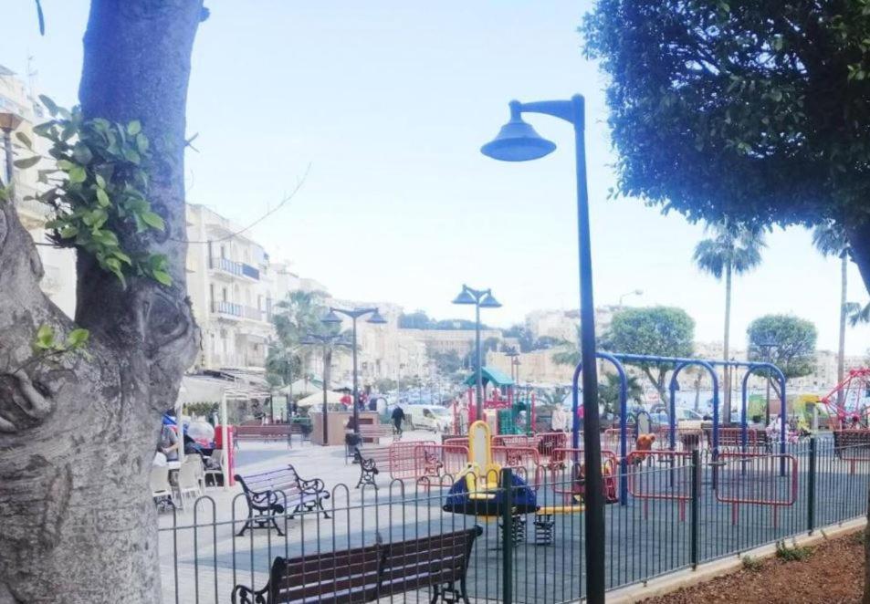Sea View 2 Bedroom Apartment Marsaskala Buitenkant foto